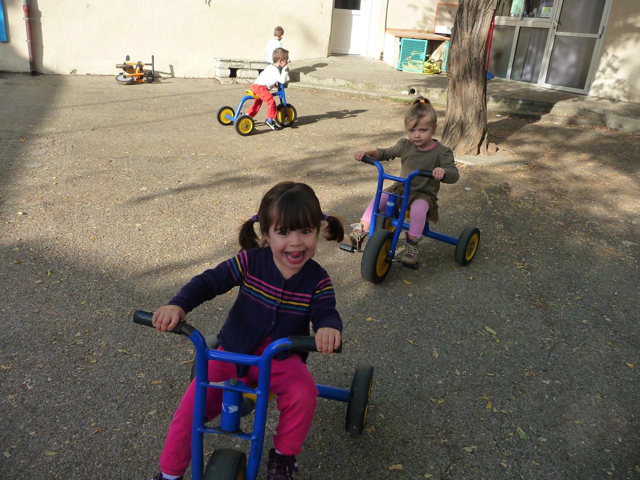 Le tour de la cour à vélo